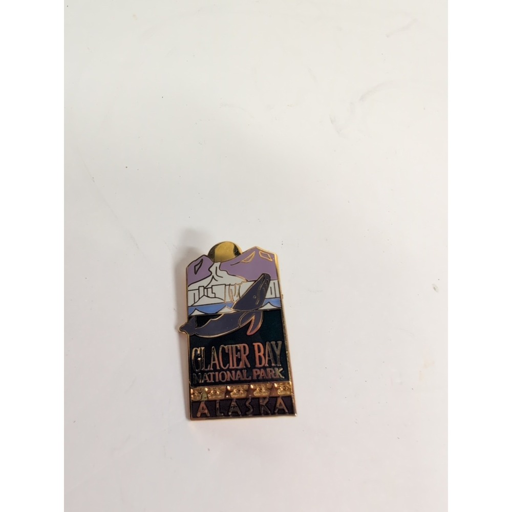GLACIER BAY NATIONAL PARK ALASKA BLUE WHALE LAPEL PIN-PREOWNED